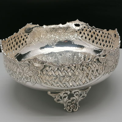 Cornici in argento: Cesto Centrotavola in Argento Traforato Cesellato d.27cm